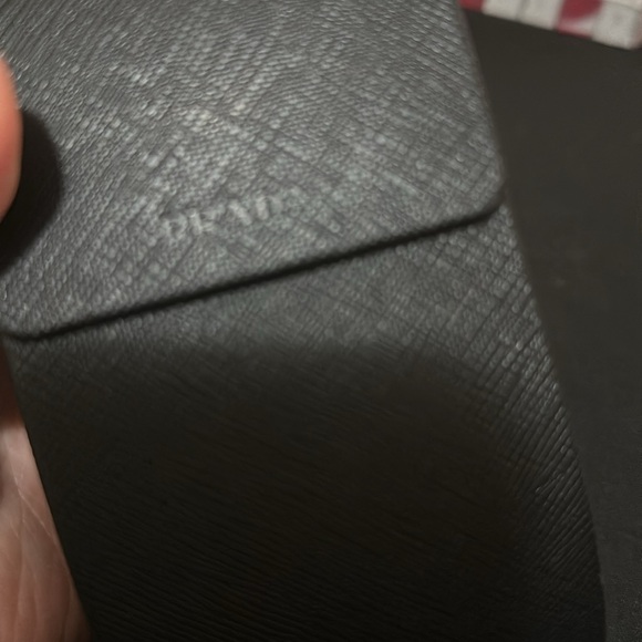 Prada - Picture 2 of 3